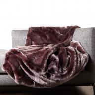 Dunkelgraue Hochflorige Webpelzdecke mit Fütterung aus hochwertiger hellgrauer Schurwolle sehr warm kuschlig weiche auf Wohnzimmer Sofa